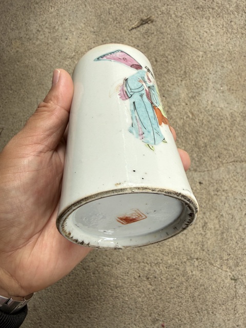 古玩陶瓷同治粉彩人物紋筆筒真品鑒賞圖