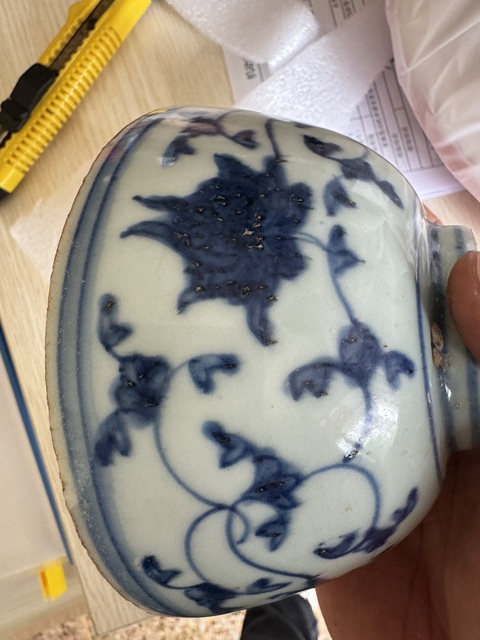 古玩陶瓷青花纏枝花卉紋茶碗真品鑒賞圖