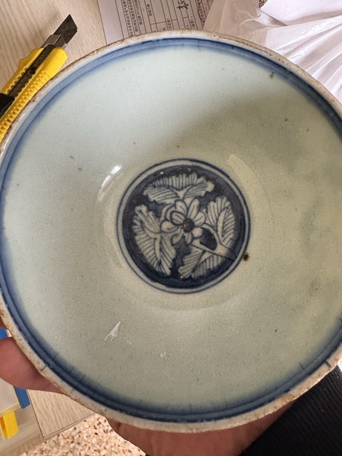 古玩陶瓷青花纏枝花卉紋茶碗真品鑒賞圖