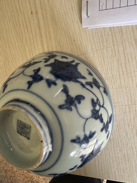 古玩陶瓷青花纏枝花卉紋茶碗真品鑒賞圖
