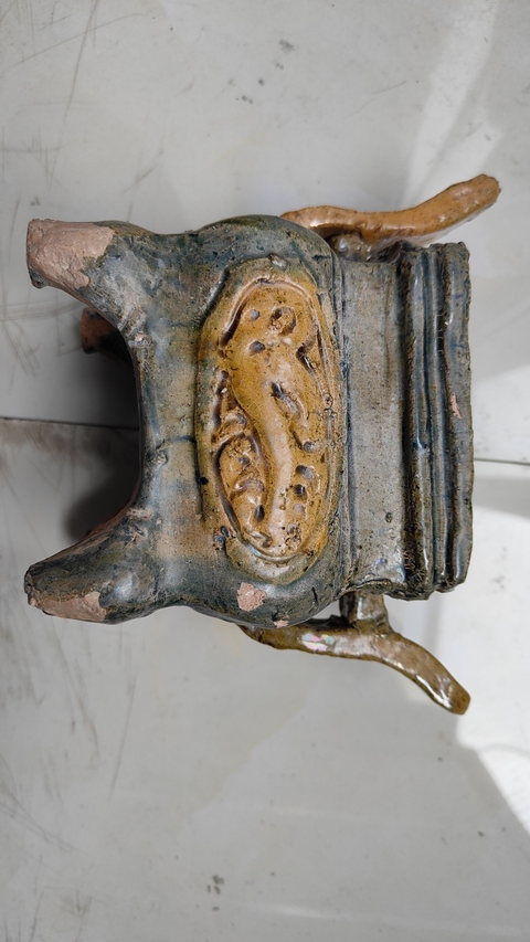 古玩陶瓷三彩四足龍紋鼎式香爐真品鑒賞圖