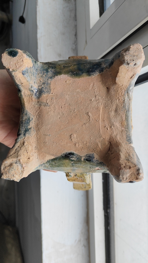 古玩陶瓷三彩四足龍紋鼎式香爐真品鑒賞圖