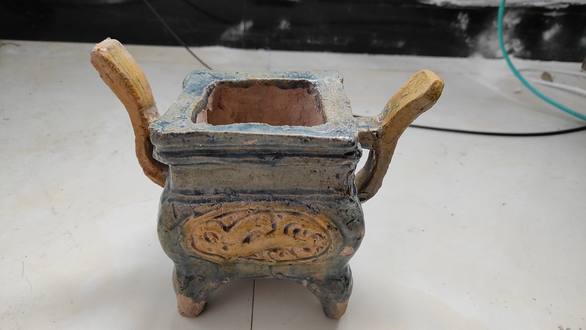 古玩陶瓷三彩四足龍紋鼎式香爐真品鑒賞圖