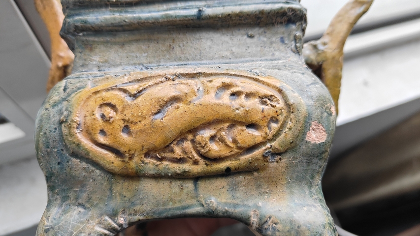 古玩陶瓷三彩四足龍紋鼎式香爐真品鑒賞圖