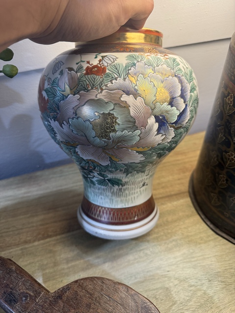 古玩陶瓷日本大正彩繪花卉紋罐真品鑒賞圖