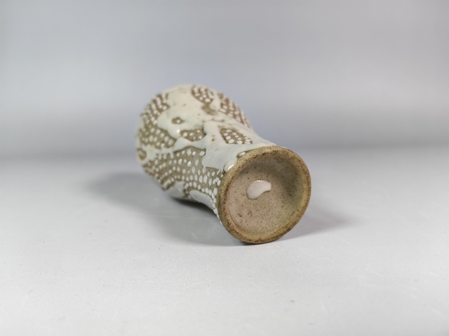 古玩陶瓷清晚珍珠地花卉紋賞瓶真品鑒賞圖