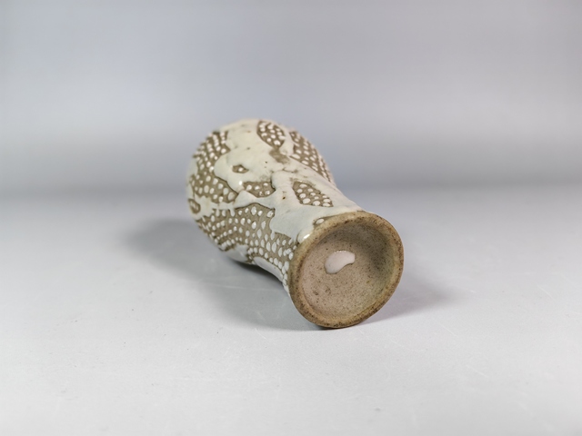 古玩陶瓷清晚珍珠地花卉紋賞瓶真品鑒賞圖