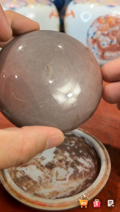 古玩陶瓷豇豆紅釉印盒真品鑒賞圖