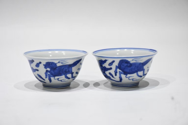 古玩陶瓷青花海馬紋杯（日本）真品鑒賞圖