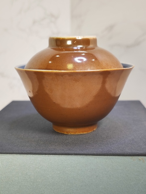 古玩陶瓷外紫金釉內青花魚藻紋蓋碗拍賣，當前價格480元