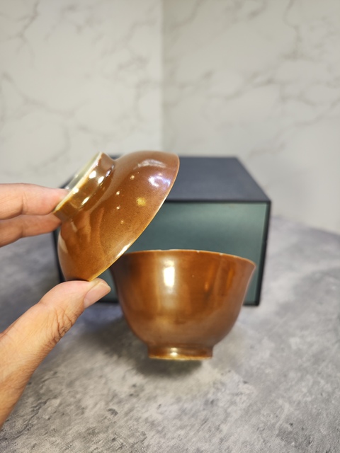 古玩陶瓷外紫金釉內青花魚藻紋蓋碗拍賣，當前價格480元