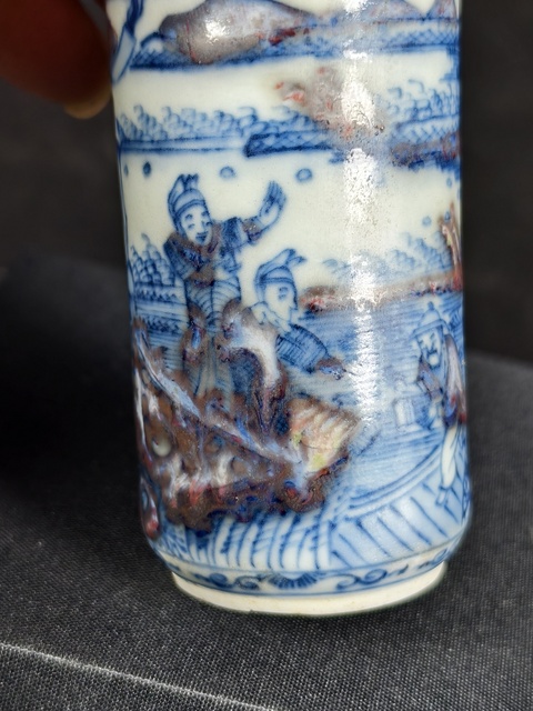 古玩陶瓷青花釉里紅人物紋鼻煙壺真品鑒賞圖