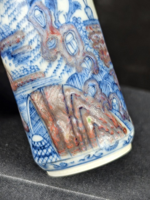 古玩陶瓷青花釉里紅人物紋鼻煙壺真品鑒賞圖