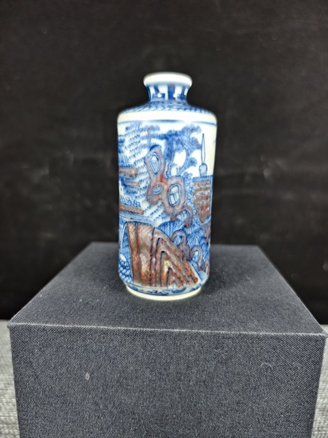 古玩陶瓷青花釉里紅人物紋鼻煙壺真品鑒賞圖