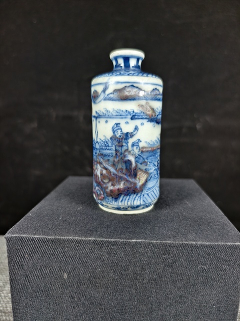 古玩陶瓷青花釉里紅人物紋鼻煙壺真品鑒賞圖