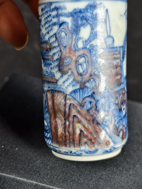 古玩陶瓷青花釉里紅人物紋鼻煙壺真品鑒賞圖