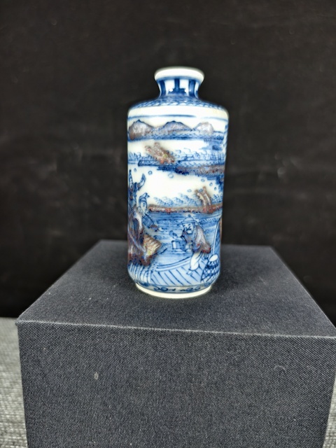 古玩陶瓷青花釉里紅人物紋鼻煙壺真品鑒賞圖