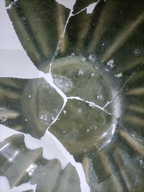 古玩陶瓷東溝青釉花口碗真品鑒賞圖