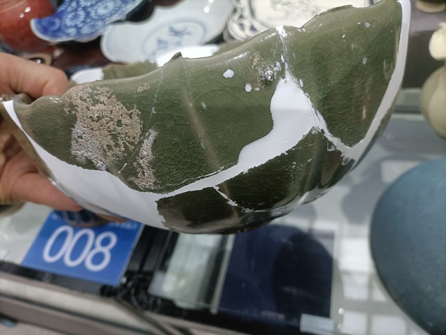 古玩陶瓷東溝青釉花口碗真品鑒賞圖