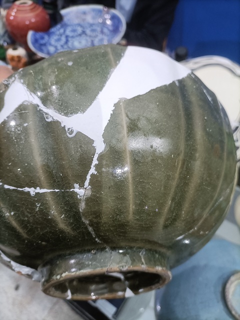 古玩陶瓷東溝青釉花口碗真品鑒賞圖