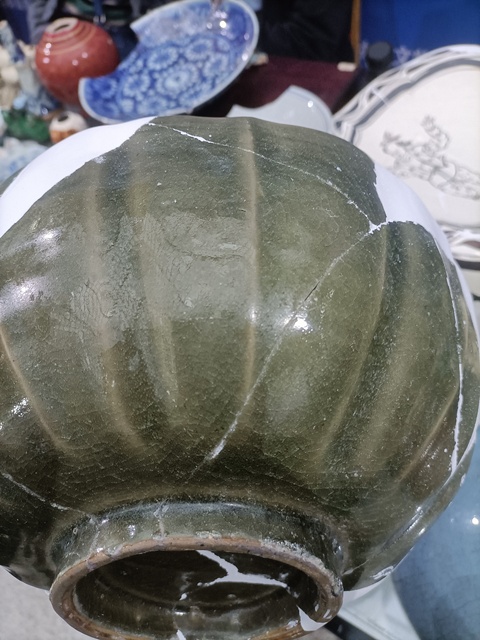 古玩陶瓷東溝青釉花口碗真品鑒賞圖