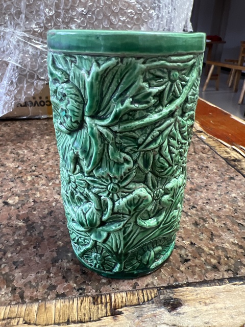 古玩陶瓷 綠釉花卉紋筆筒真品鑒賞圖