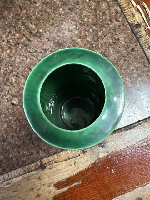 古玩陶瓷 綠釉花卉紋筆筒真品鑒賞圖