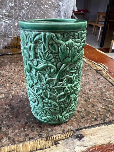 古玩陶瓷 綠釉花卉紋筆筒真品鑒賞圖