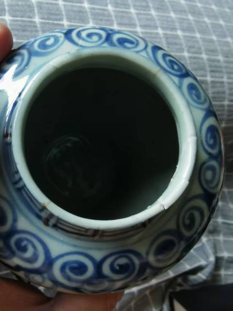 古玩陶瓷青花花卉紋罐真品鑒賞圖