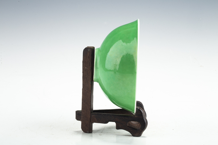 古玩陶瓷民國·吹綠釉碗真品鑒賞圖