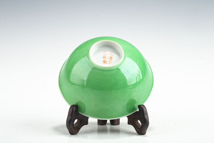 古玩陶瓷民國·吹綠釉碗真品鑒賞圖