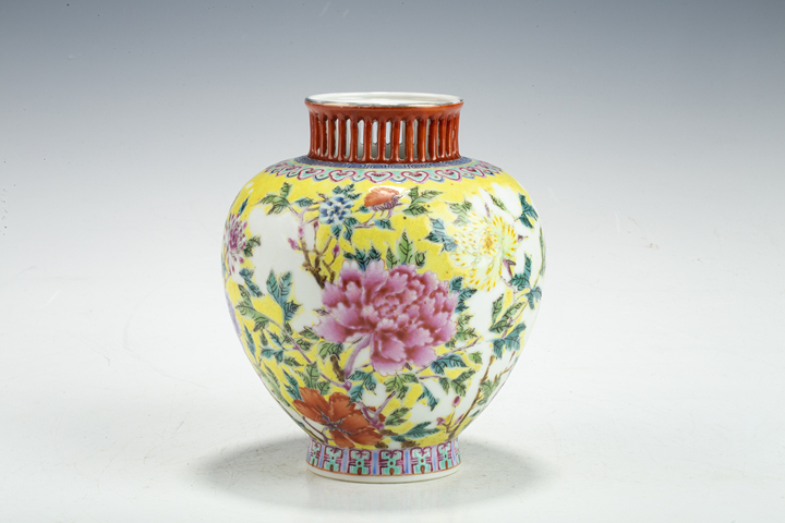 古玩陶瓷民國(guó)·粉彩花卉紋鏤空罐真品鑒賞圖