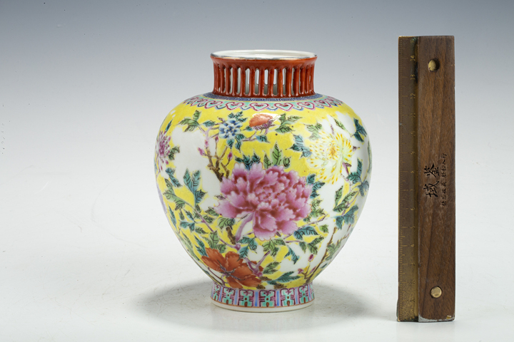 古玩陶瓷民國(guó)·粉彩花卉紋鏤空罐真品鑒賞圖