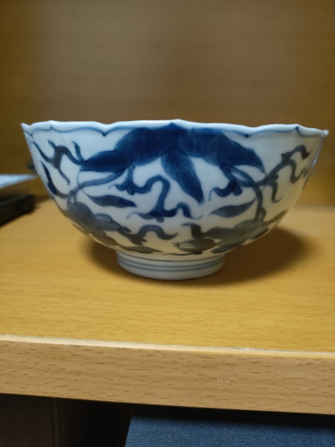 古玩陶瓷青花花卉紋花口碗真品鑒賞圖