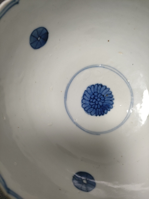 古玩陶瓷青花花卉紋花口碗真品鑒賞圖