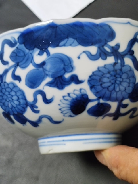古玩陶瓷青花花卉紋花口碗真品鑒賞圖