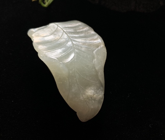 古玩玉器清和田玉雕“一葉呈獾”掛件拍賣，當前價格16000元