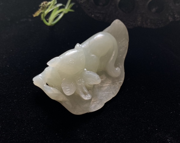古玩玉器清和田玉雕“一葉呈獾”掛件拍賣，當前價格16000元