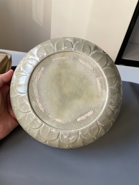 古玩陶瓷北宋早期雙鳳紋蓮瓣盤真品鑒賞圖