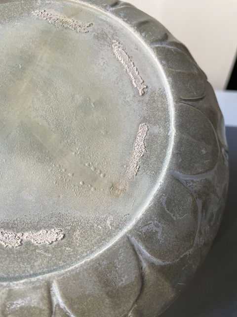 古玩陶瓷北宋早期雙鳳紋蓮瓣盤真品鑒賞圖