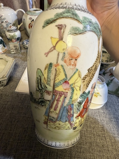 古玩陶瓷粉彩人物故事紋盤口瓶真品鑒賞圖