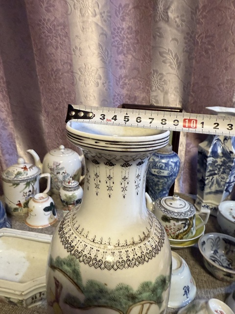 古玩陶瓷粉彩人物故事紋盤口瓶真品鑒賞圖