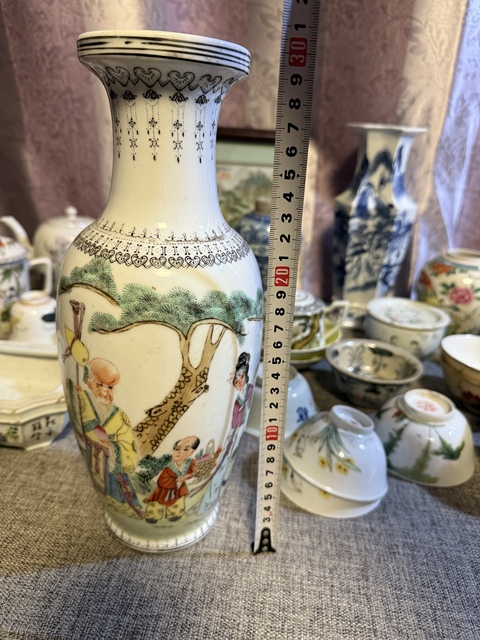 古玩陶瓷粉彩人物故事紋盤口瓶真品鑒賞圖