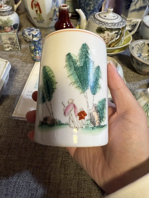 古玩陶瓷油粉彩人物紋筆筒真品鑒賞圖