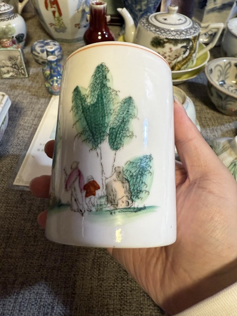 古玩陶瓷油粉彩人物紋筆筒真品鑒賞圖