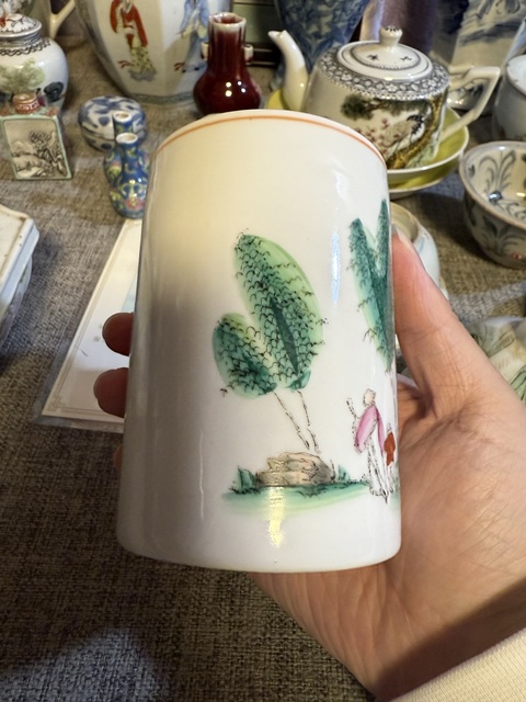 古玩陶瓷油粉彩人物紋筆筒真品鑒賞圖