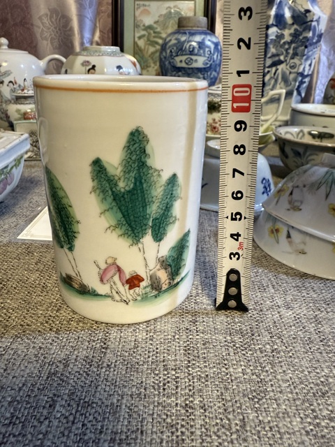 古玩陶瓷油粉彩人物紋筆筒真品鑒賞圖