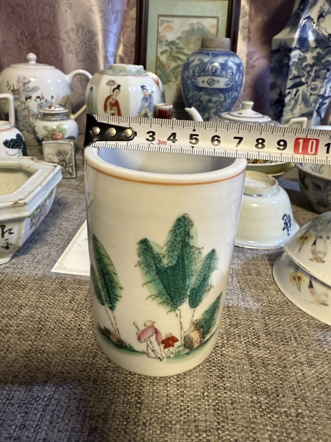 古玩陶瓷油粉彩人物紋筆筒真品鑒賞圖