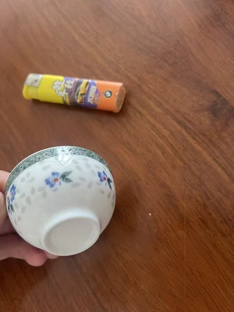 古玩陶瓷粉彩花卉紋茶碗真品鑒賞圖