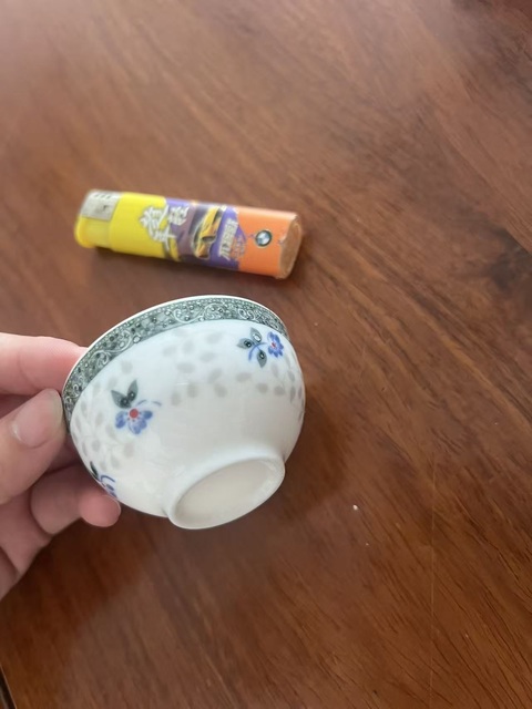 古玩陶瓷粉彩花卉紋茶碗真品鑒賞圖